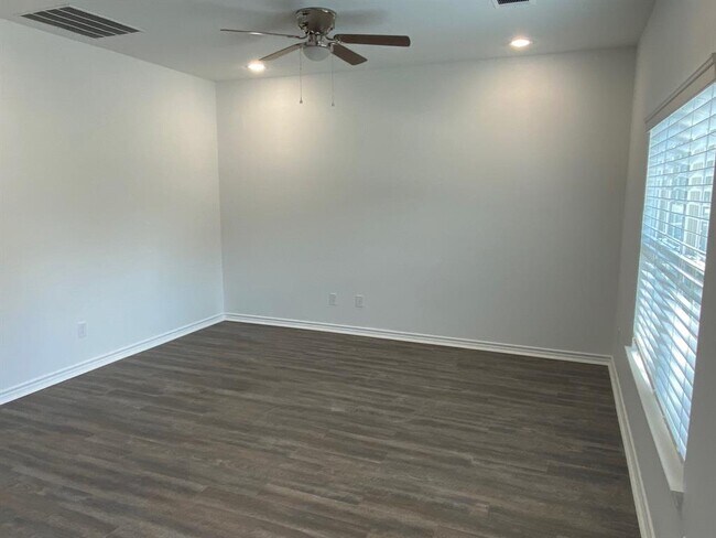 Building Photo - 24029 Wildwood Rd
