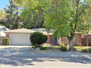 Building Photo - 3517 W Creek Dr