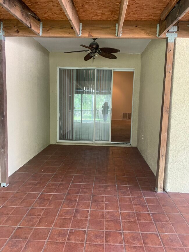 Foto del edificio - 1976 Willow Wood Dr