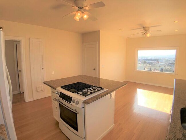 Building Photo - 2 bedroom in South San Francisco CA 94080