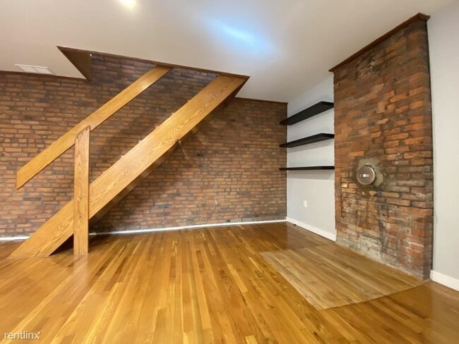 Building Photo - 2105 Green St