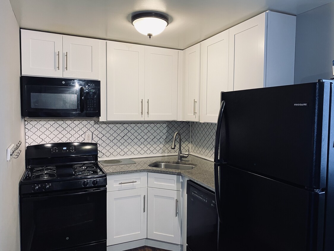 Primary Photo - 2021 N Stave St
