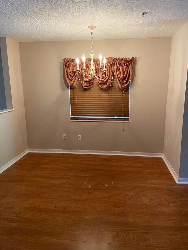 Foto del edificio - 243 Sterling Springs Ln