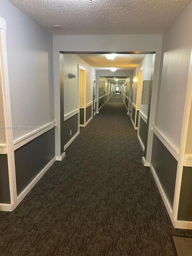 Foto del edificio - 3125 Oakland Shores Dr