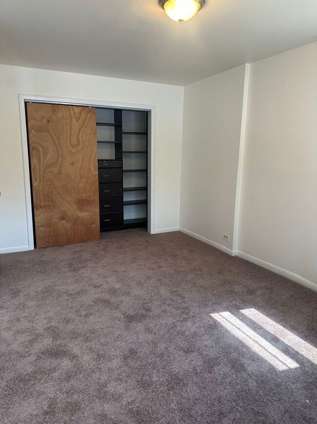 Foto del edificio - 5826 N Broadway