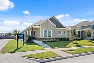 Building Photo - 900 Camelia Grv Ct