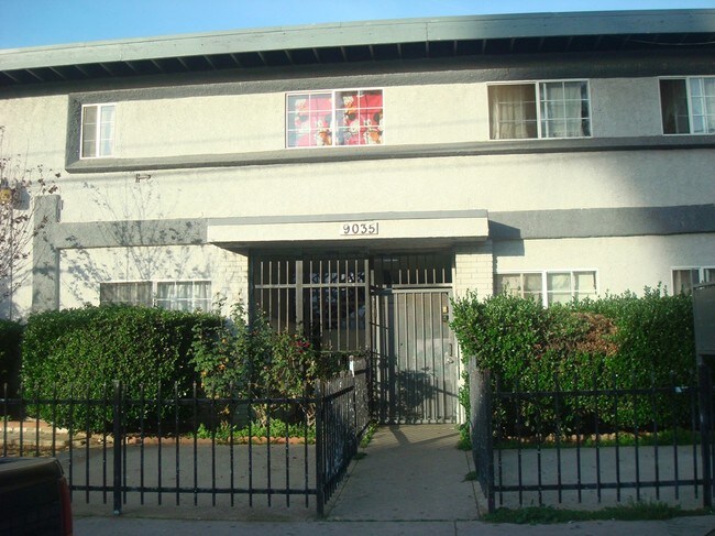 Building Photo - 9035 Orion Ave