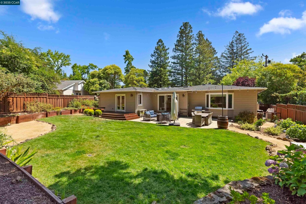 Primary Photo - 125 Meadow Ln