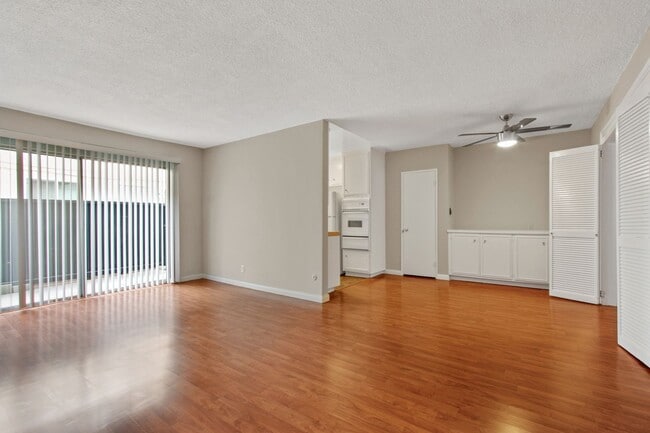 Foto del edificio - 3735 Mentone Ave