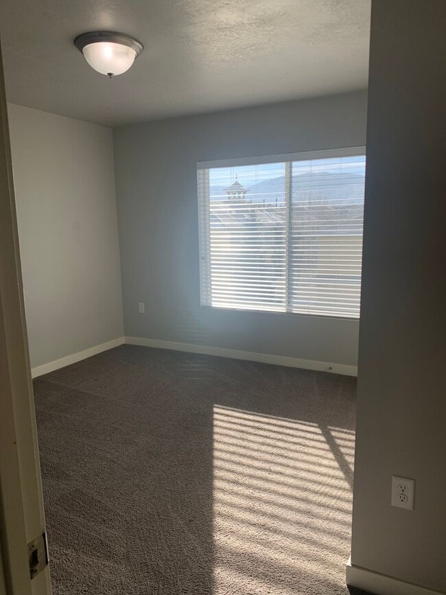 Foto del edificio - Lyman Triplex