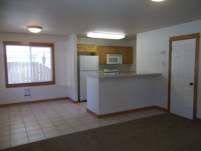 Building Photo - 1760 NE Lotus Dr