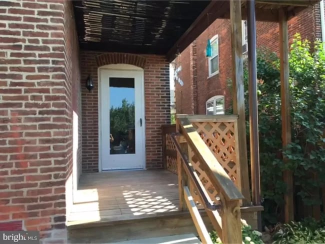 First Floor Entrance - 1064 Queen St