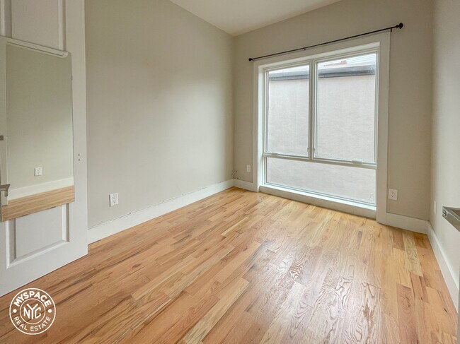 Building Photo - 28 Kane Pl