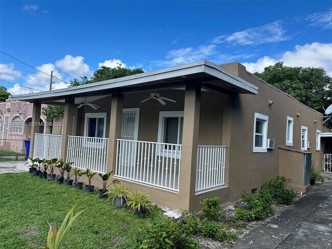 Foto del edificio - 261 NW 49th St