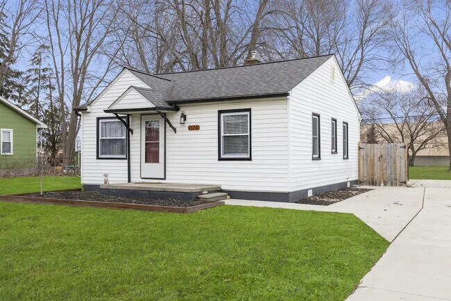 Foto del edificio - 13741 McKinley Ave