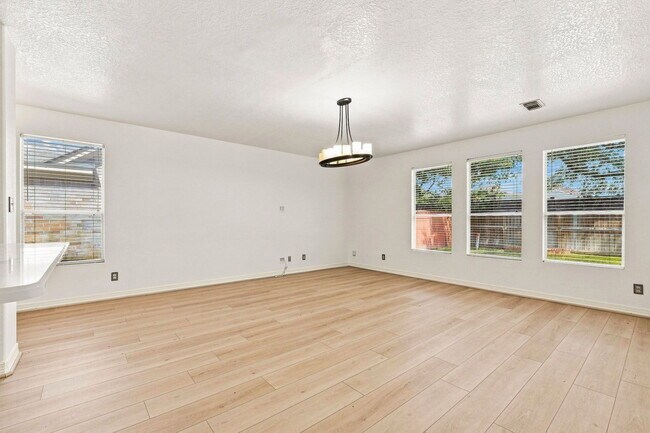 Foto del edificio - 18318 Alemarble Oak St