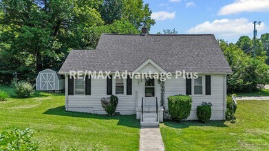 Building Photo - 818 3rd St