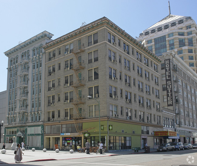 Building Photo - Savoy