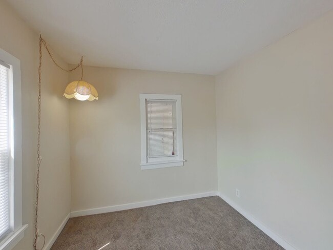 Building Photo - 1125 S Millwood Ave