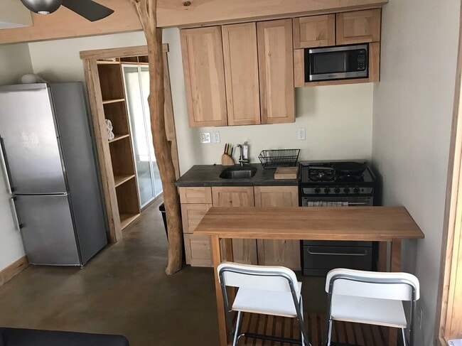 Building Photo - 185 Eastbrook Dr