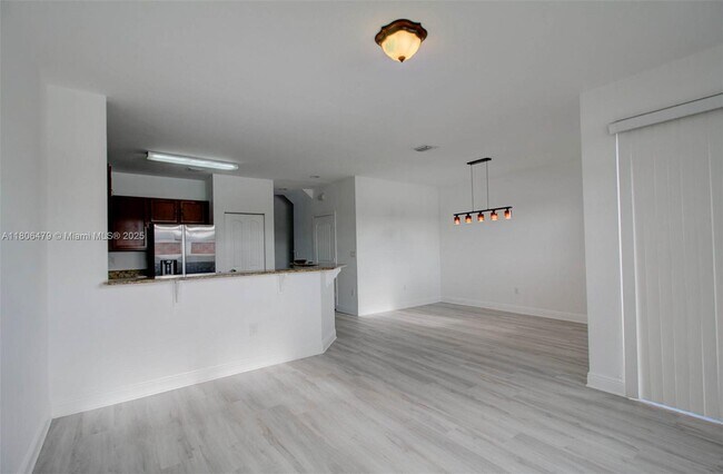 Building Photo - 639 NE 33rd Terrace