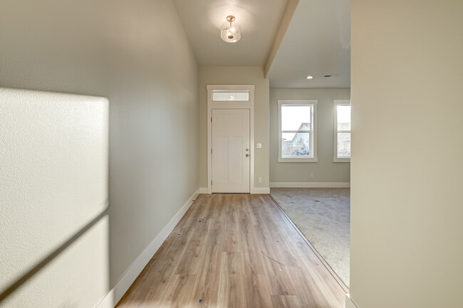 Building Photo - 2593 Sunray Ave