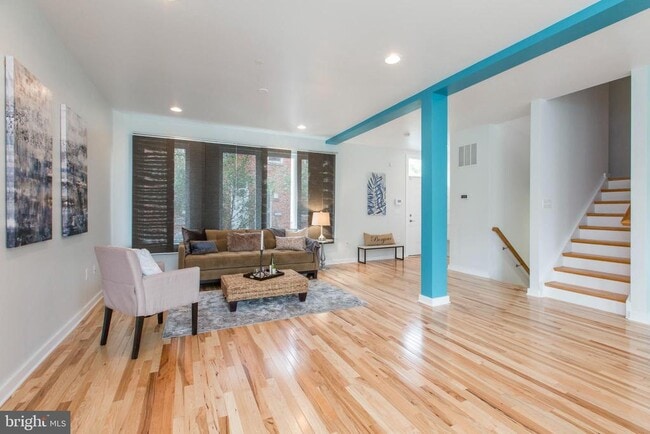 Building Photo - 3039 Baltz St