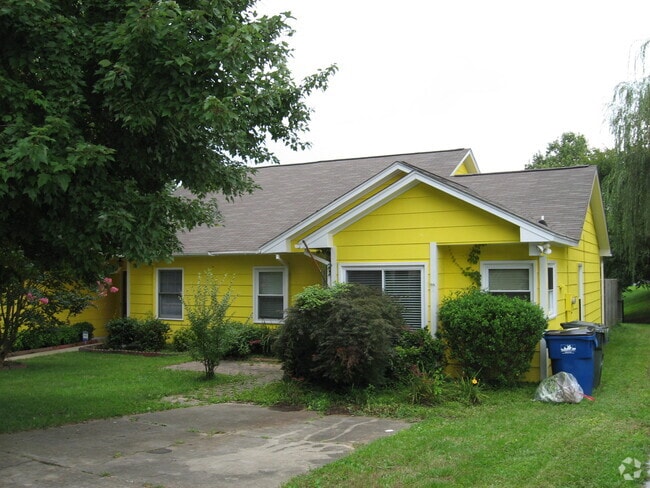 Building Photo - 3605 Pine Knoll Dr