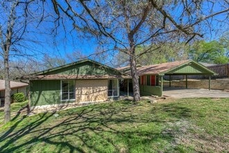 Building Photo - 2902 Northeast Dr