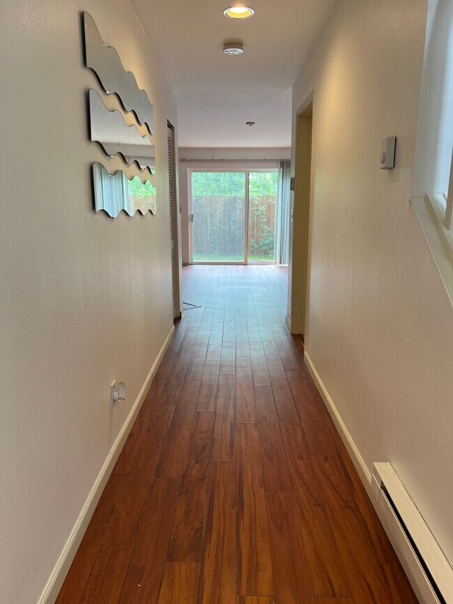 Building Photo - Kent townhome for rent!