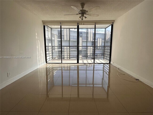 Foto del edificio - 20500 W Country Club Dr