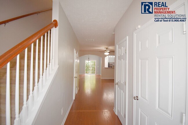 Foto del edificio - Wonderful 3 bedroom townhome! Attached gar...