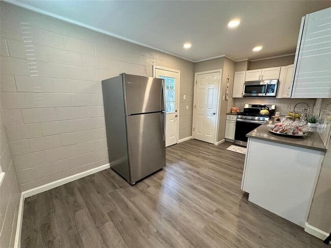 Building Photo - 2612 Rogers Ave