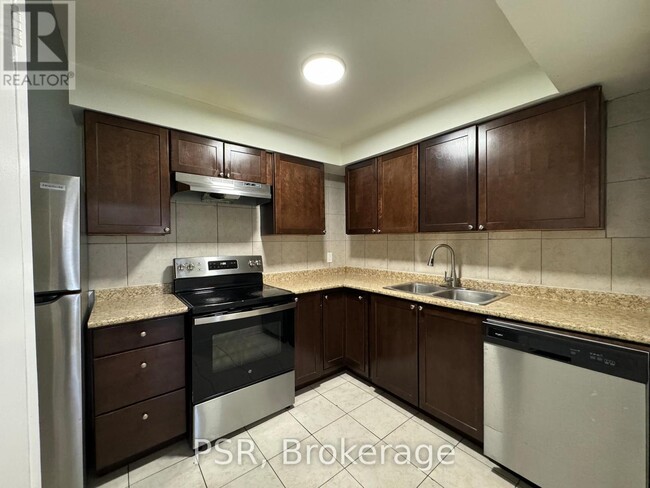 Building Photo - 2 Blackthorn Ave