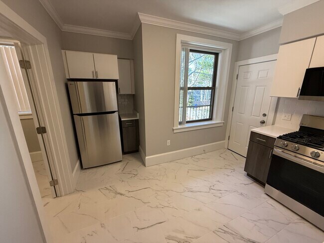 Foto del edificio - 72 Longwood Ave