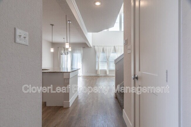 Foto del edificio - 272 Sapphire Dr