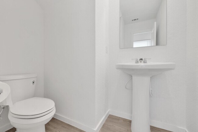 Foto del edificio - 5014 Botanic Trl