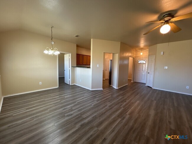 Foto del edificio - 4805 Sterling Cir