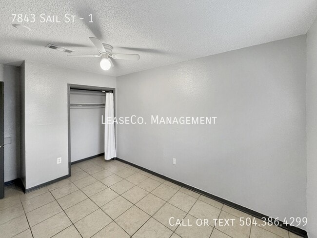 Foto del edificio - 7843 Sail St