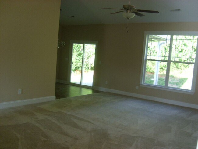 Foto del edificio - Home Available In White Oak Ridge - Travelers Rest Area