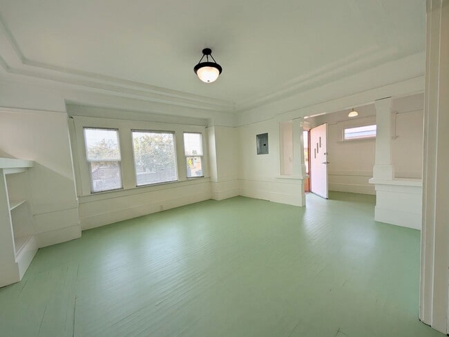 Building Photo - Market St. Duplex