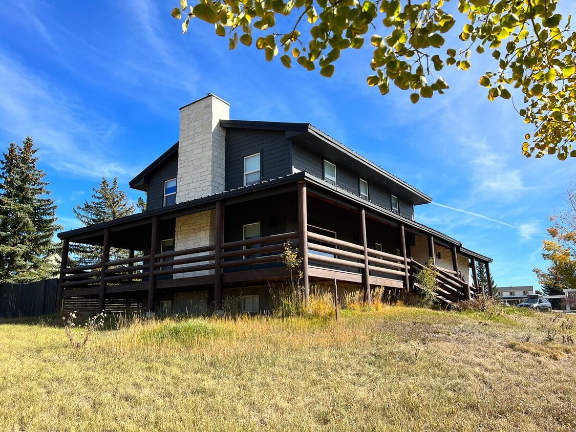 SILVER CREEK HORSE PROPERTY - SILVER CREEK HORSE PROPERTY