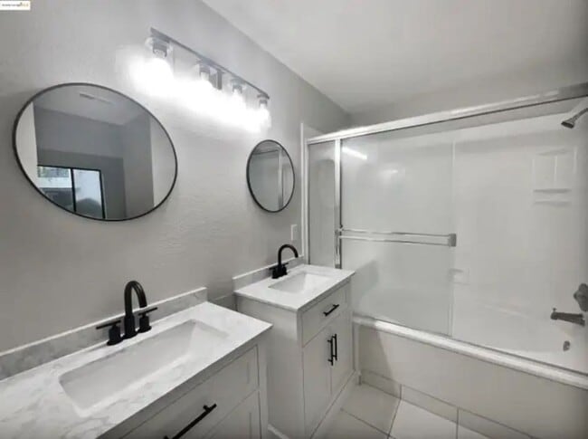 Building Photo - 39965 Parada St