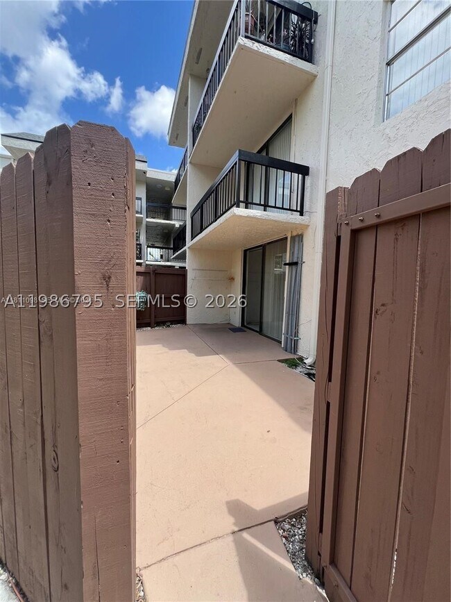 Foto del edificio - 8307 SW 142nd Ave