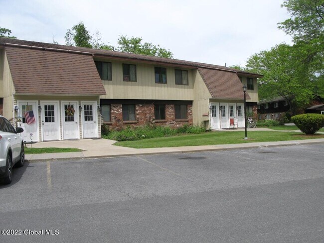 Foto del edificio - 105 Locust Ln