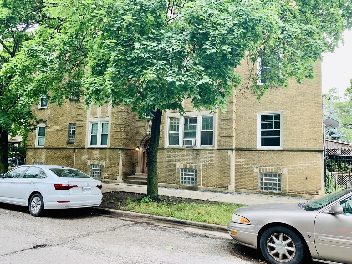 Foto principal - 3705 W Byron St