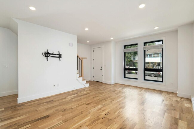 Foto del edificio - 12 Washington St