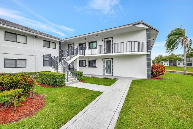 Building Photo - 15251 Lakes of Delray Blvd
