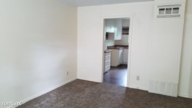 Building Photo - 2 br, 1 bath Townhome - 1327 n woodland