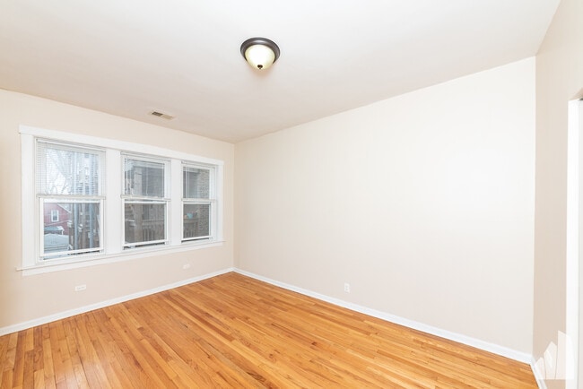 Building Photo - 3751 W Sunnyside Ave